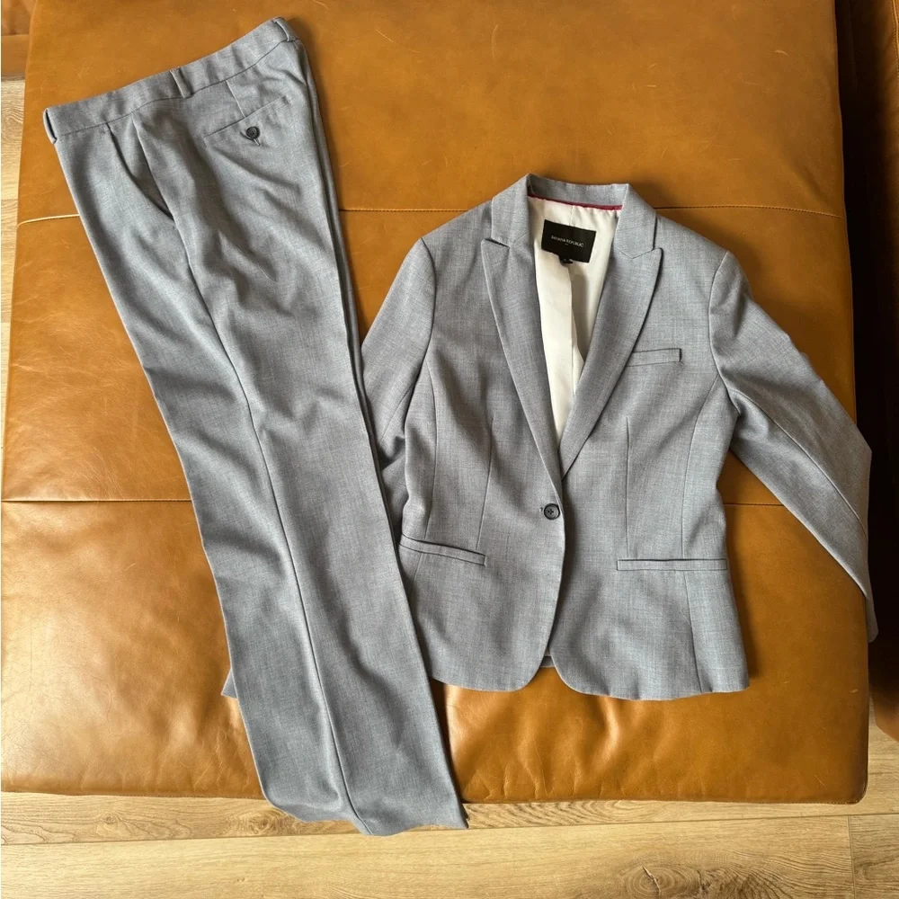 Banana Republic Light Gray Womens Tailored Blazer & Pants Suit - Picture 1 of 3